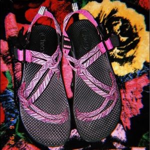 Adorable purple and gray 2 straped Chaco’s!!